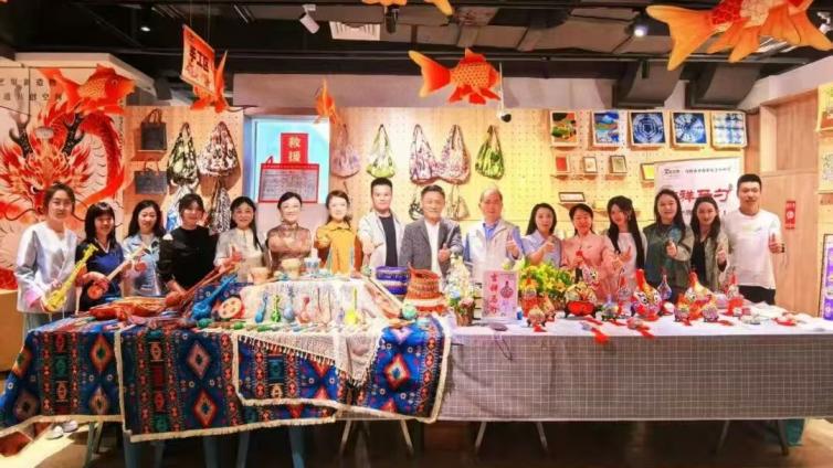 【中小学美术】“丝路共绘·美育同心”兵地名师工作室“馆校协同”美育联盟教学研讨活动