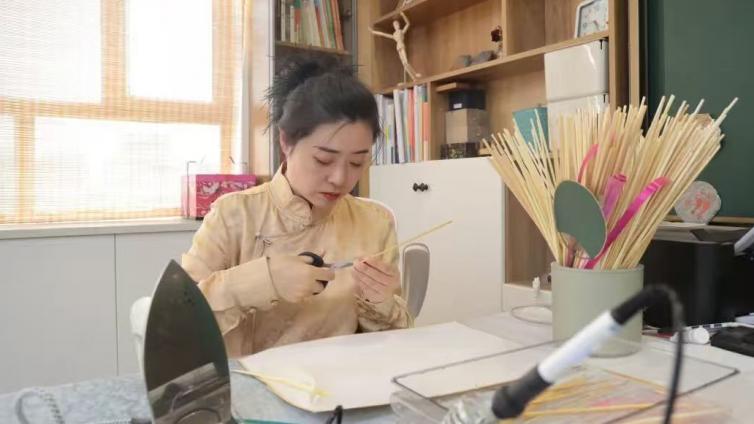 耕耘一线有巧匠丨袁玉婷：让麦秆在指尖绽放新光彩