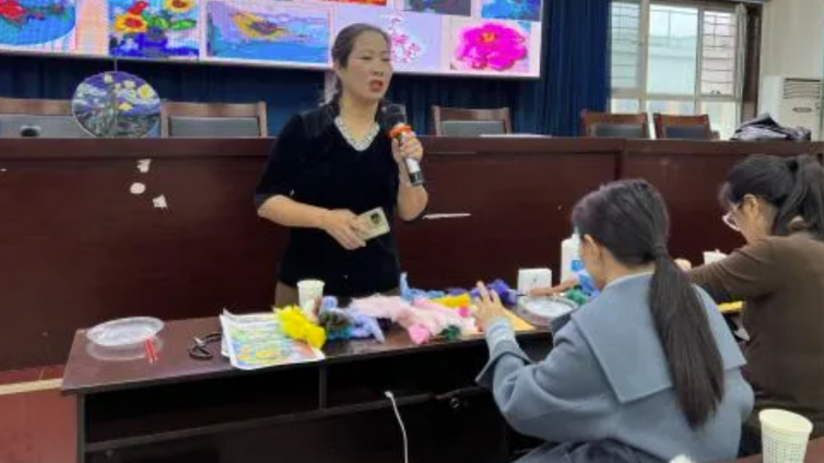 织造未来·共研棉话 “非遗文化棉花画走进美术课堂”经验交流教研活动