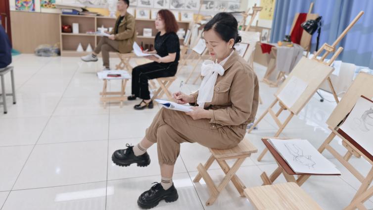 【潘翠玲】瀚海丹青育桃李 兵团美育铸师魂 ——记十三师新星市火箭农场第一学校教师潘翠玲
