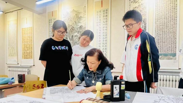 【王亚梅】“以美为介，筑梦艺海星辰间”——王亚梅老师的 高中美术教育探索之路