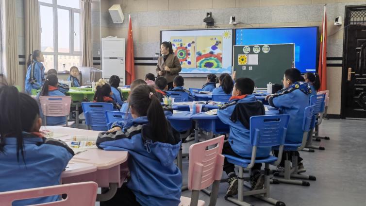 【黄慧】循美西行  丝路花语 ——兵团美术教师黄慧与她的非遗传承之路