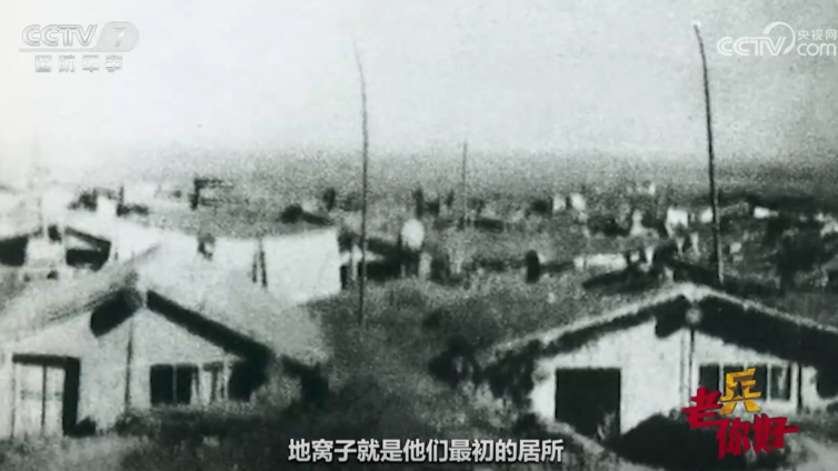 “老兵夫妇故地重游，地窝子见证屯垦岁月”