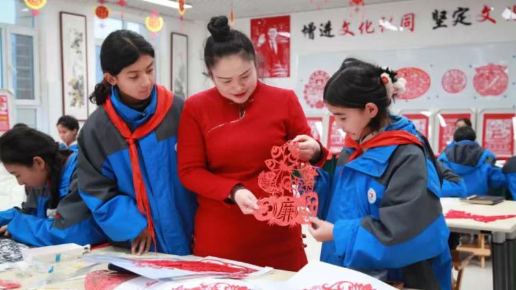 李小红，让剪纸艺术里开出兵团精神的“花”