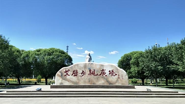 第七师胡杨河市“戈壁母亲纪念馆”