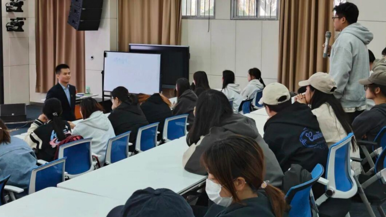 传承民族优秀文化 促进大学生全面发展——兵团朱高亮美术名师工作室赴陕西学前师范学院开展教研活动