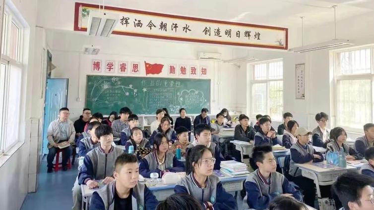 春日送教沐人心  名师引领促成长——兵团朱高亮美术名师工作室联合陕西省孙育平特级工作室开展送教下乡活动