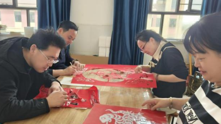 以美术育人之路 夯美育成长之基——第一师葛云科美术名师工作室教研活动