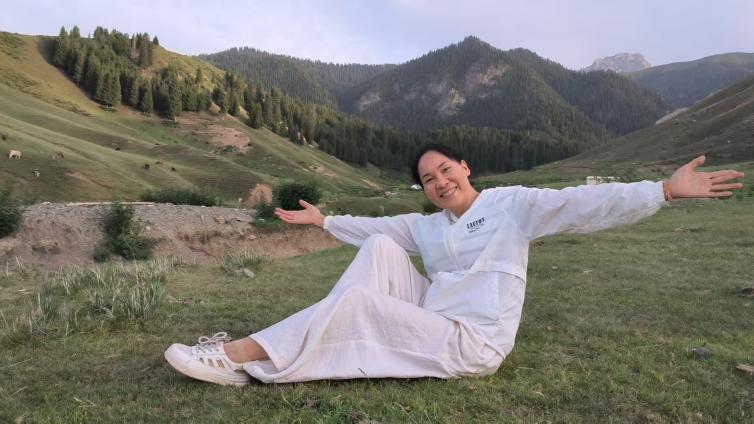 【冯红】笔墨寄家国 美育润边疆  —— 兵团教师冯红的美育耕耘之路